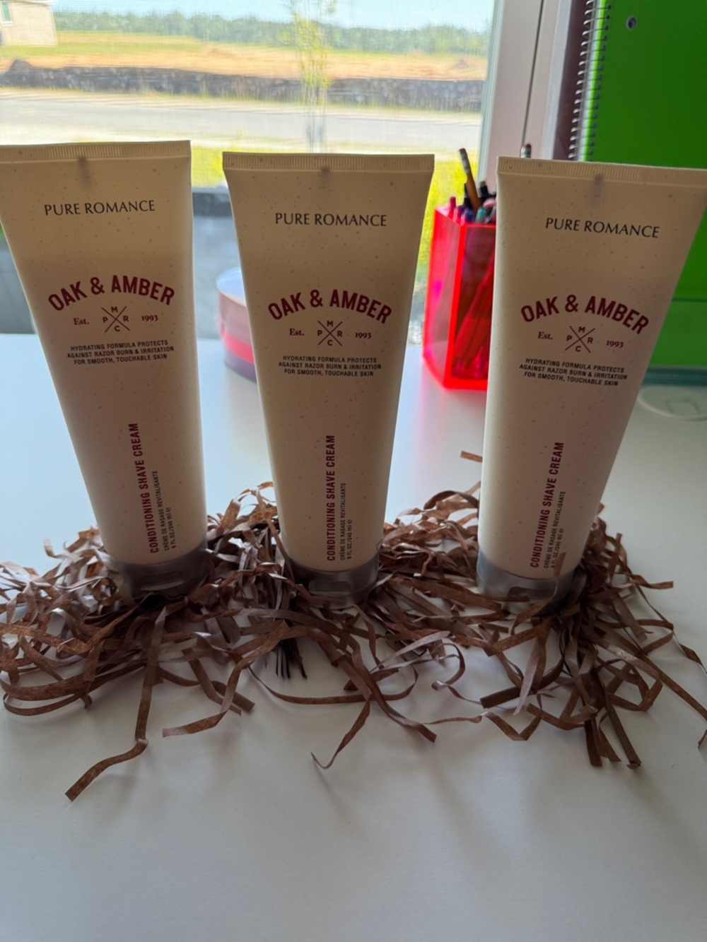 Pure Romance Oak & Amber Conditioning Shave Cream - Beige Tubes